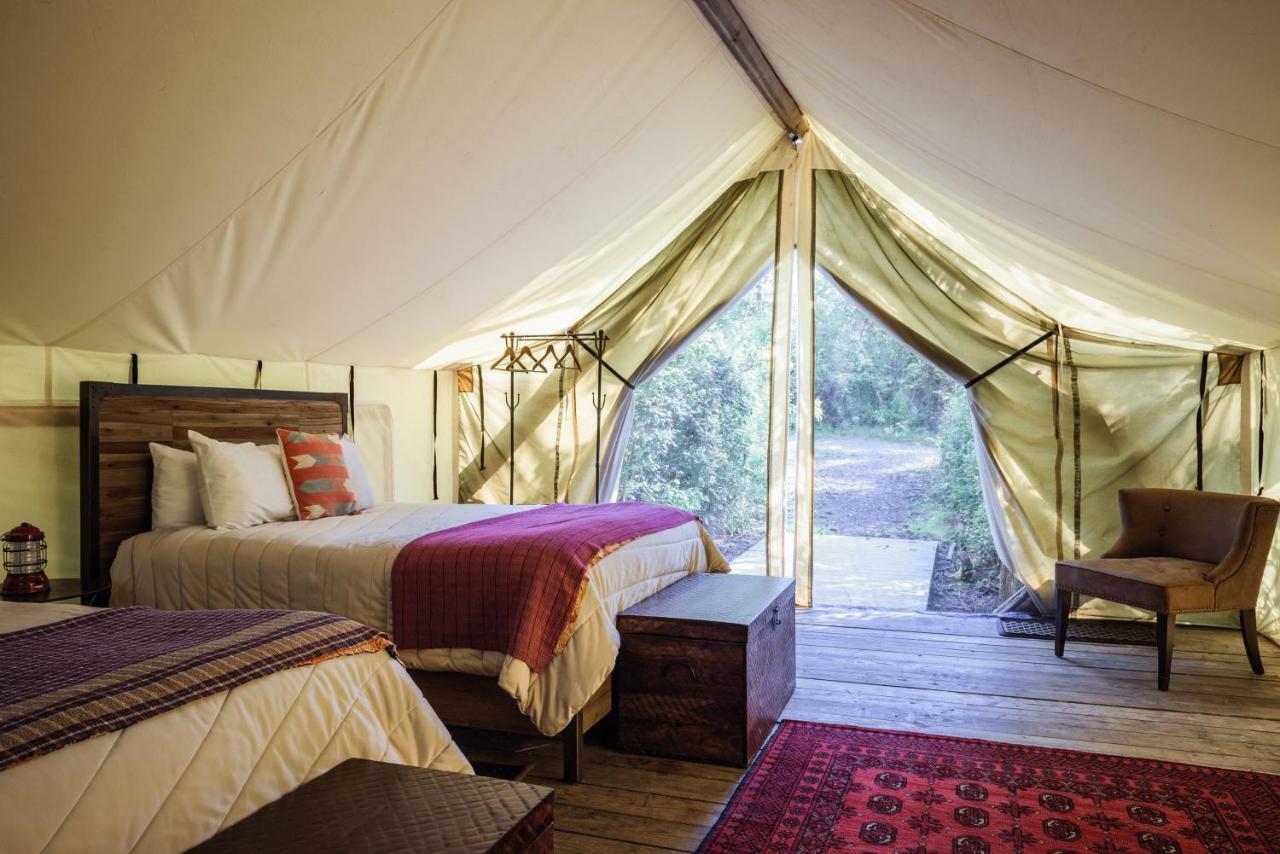 Отель Firelight Camps Итака Экстерьер фото