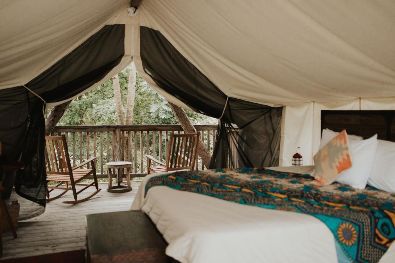 Отель Firelight Camps Итака Экстерьер фото
